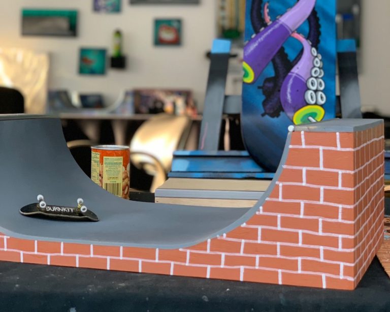 Street art e cerveja: Pabst apoia exposição de Binho Ribeiro no Beco do Batman