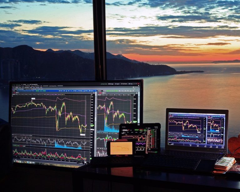 Ação da Ambev cai 10,6% no mês, mas analistas aprovam alta do preço das cervejas