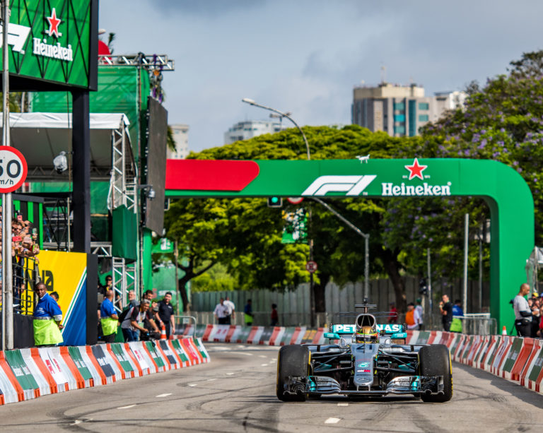 Marcas apostam na união com a Fórmula 1 para promoção de suas cervejas zero álcool