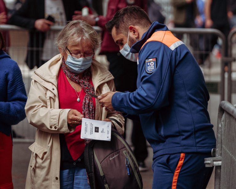Como cervejarias, associações e eventos avaliam o passaporte da vacina