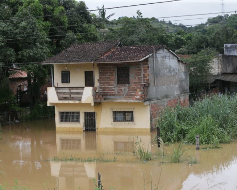 Com lançamento de cerveja, Central das Favelas atua para ajudar  afetados pela chuva