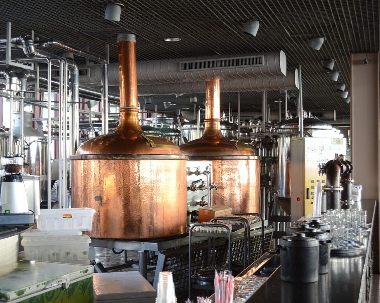 Fabricação de bebidas alcoólicas cai 10,7% e recua pelo sexto mês consecutivo