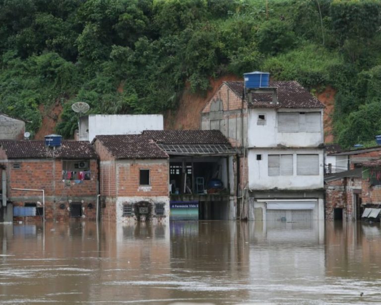 Tragédia das chuvas na Bahia dificulta operação e adia recuperação das cervejarias