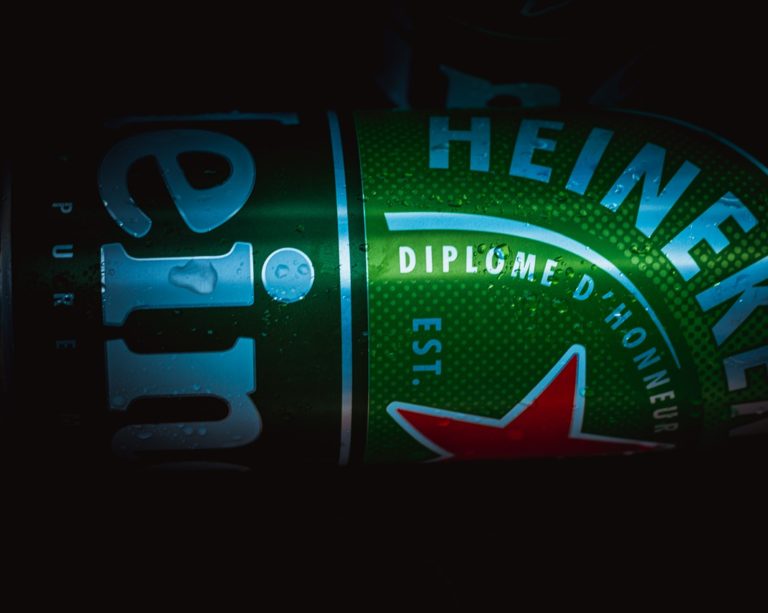 Heineken interrompe venda e produção de cerveja na Rússia em resposta à guerra
