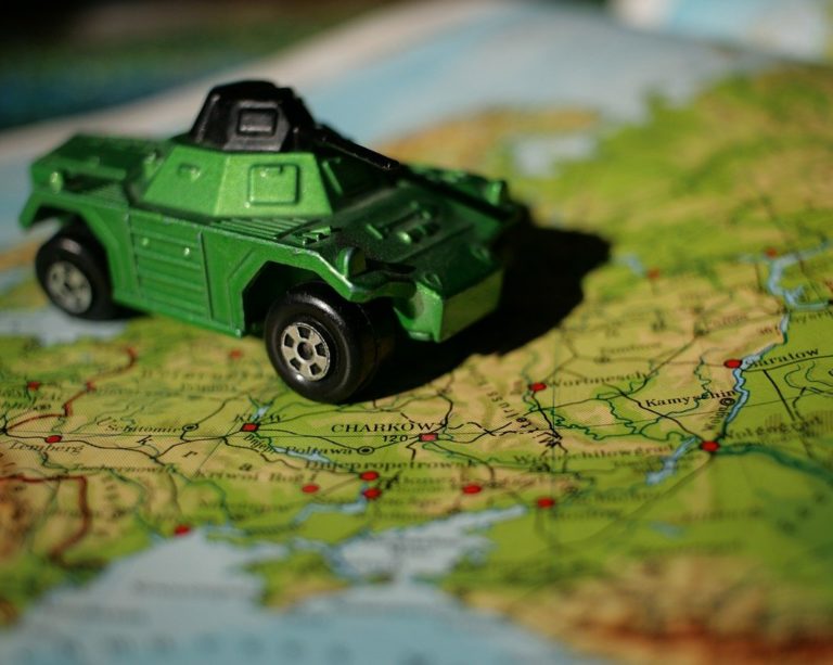 Rússia sem Bud, feira cancelada, fábrica atingida: Confira impactos da guerra