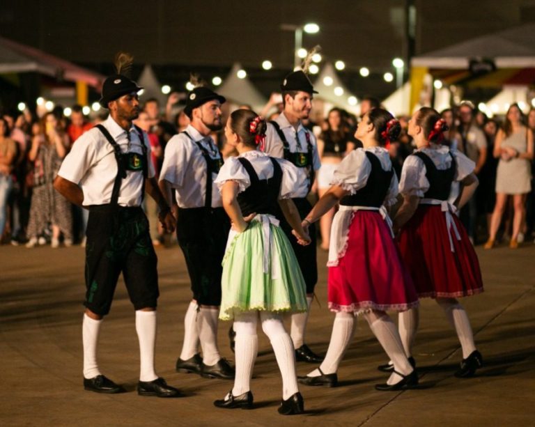 Menu Degustação: Atrações da Oktoberfest, recolocação de mulheres no mercado…
