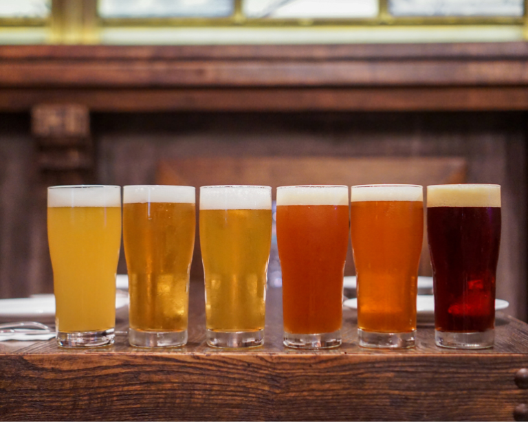 Confira lançamentos realizados pelas cervejarias artesanais em agosto