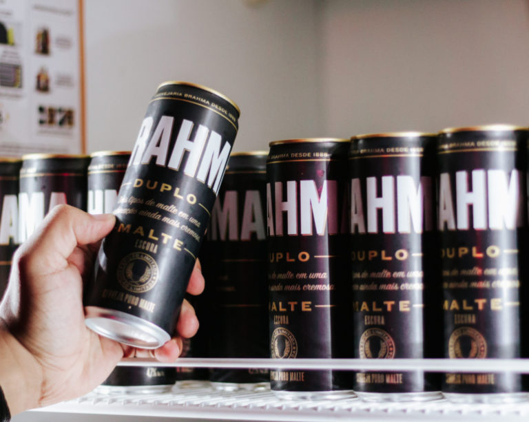 Ambev amplia família da Brahma Duplo Malte com lançamento de versão escura
