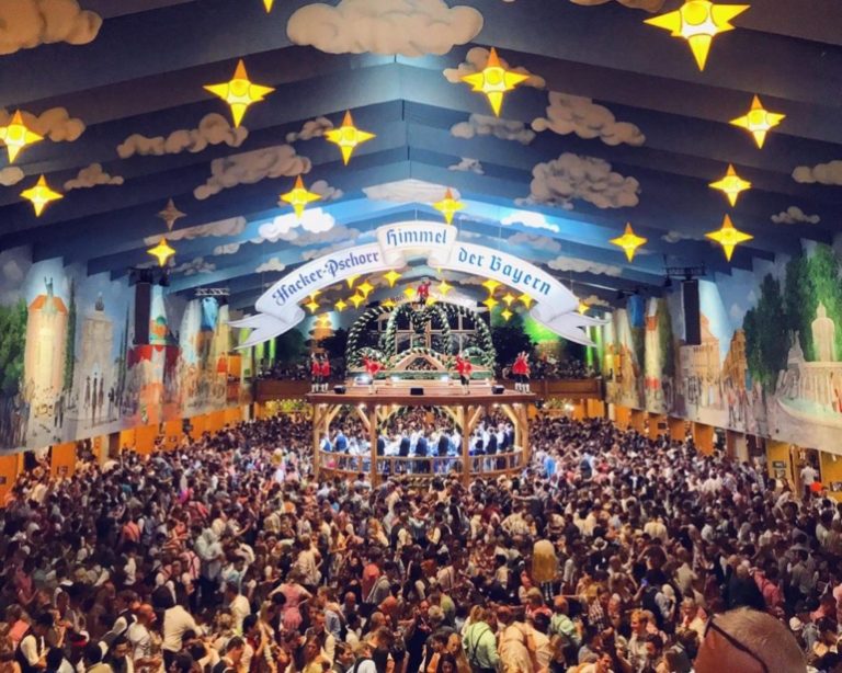 Oktoberfest volta a ser realizada em Munique com cerveja 17% mais cara