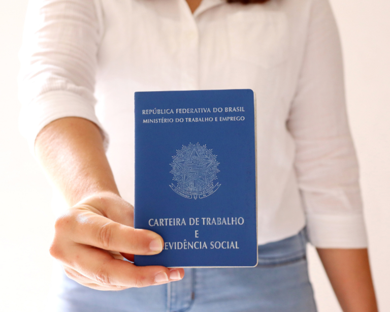 Reinserção das mulheres no mercado tem amparo de ONG e rótulo especial