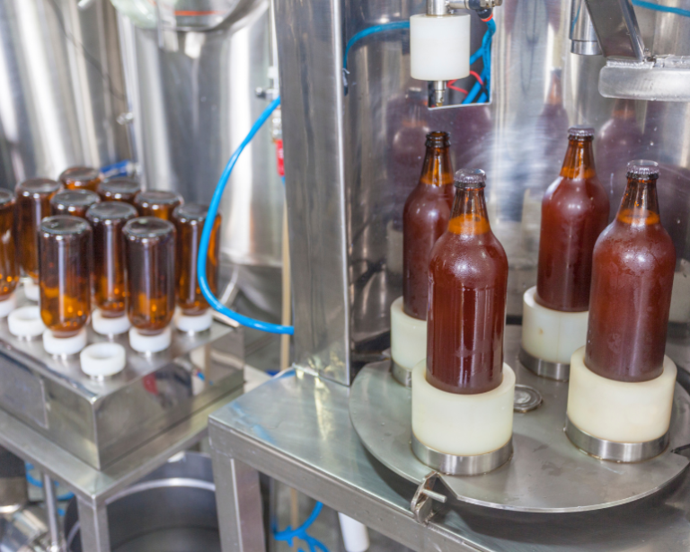 Fabricação de alcoólicas recua 5,4% em mês com retração da indústria