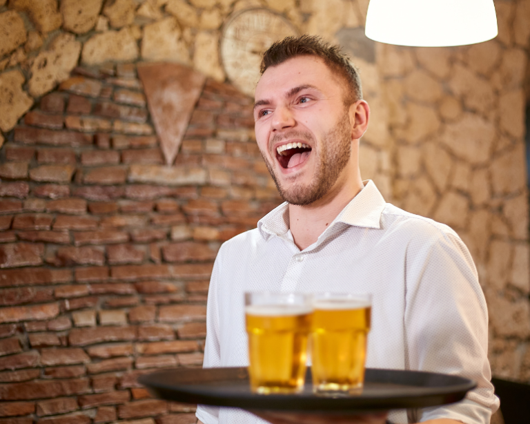 Projeto aproxima garçom de cervejarias para ampliar vendas em bares