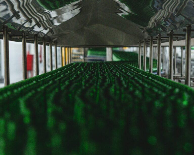 Heineken lança long neck retornável e inicia implementação pelo Sul