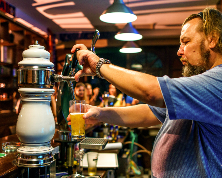 Cresce número de bares com prejuízo no começo de 2023, aponta pesquisa