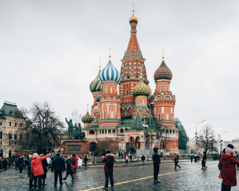 Ainda atuando na Rússia, Heineken admite ter feito lançamentos e contratações