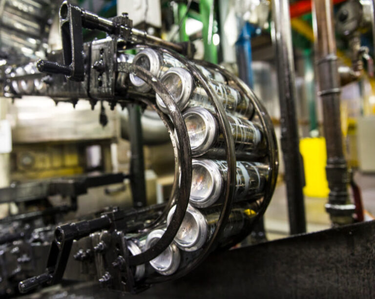 Após 5 anos de alta, venda de latas de alumínio recua 4,7% em 2022