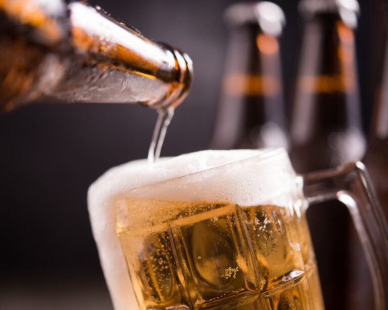 Ação da Ambev sobe 7% em mês com recuperação judicial no setor e balanço