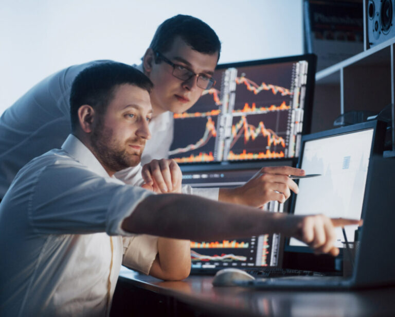 Ação da Ambev cai em abril, mas está acima do Ibovespa no ano; veja perspectivas