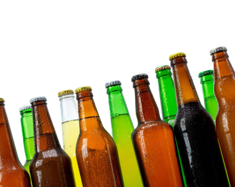 Especial Vidro: Da cor ao peso, garrafas se adaptam para atrair público
