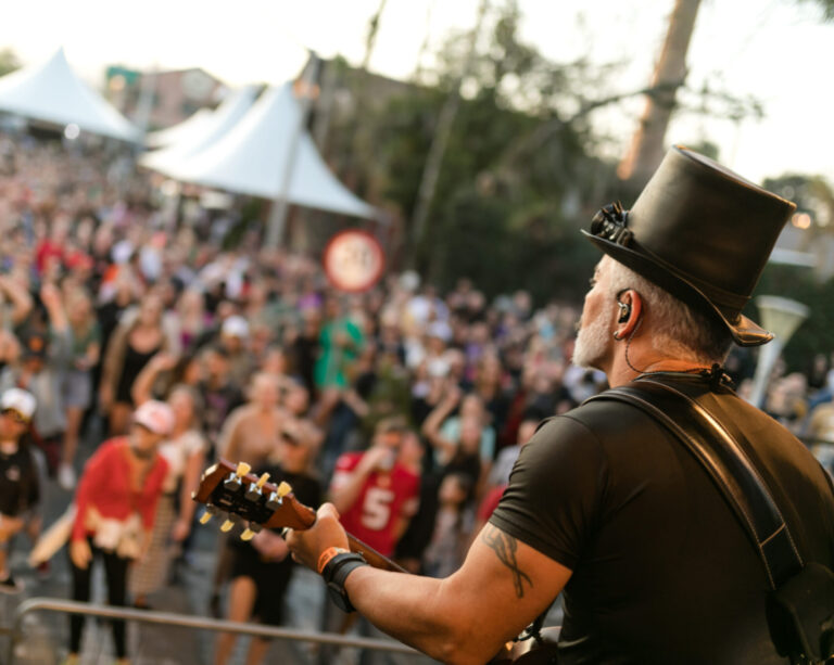 Schornstein celebra aniversário com festival de música e cerveja convidada