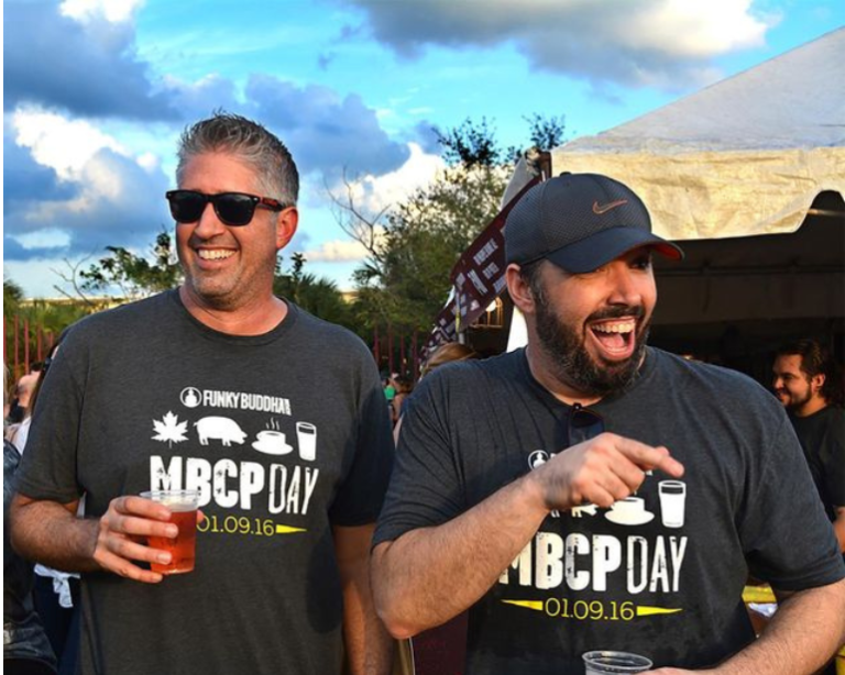 Grupos cervejeiros revendem artesanais para fundadores nos EUA