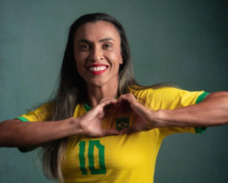 Homenageada por cerveja, Marta soma feitos e luta por igualdade no futebol