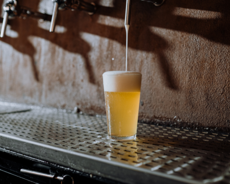 Como investir na indústria da cerveja