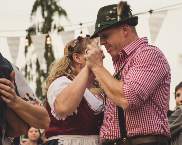 Oktoberfest tem recorde de público em 2023, mas venda de cerveja cai em Munique
