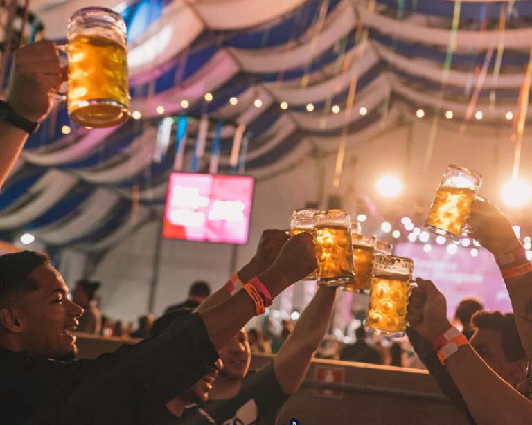 Com 17 cervejas, São Paulo Oktoberfest busca ser festa de todos os públicos