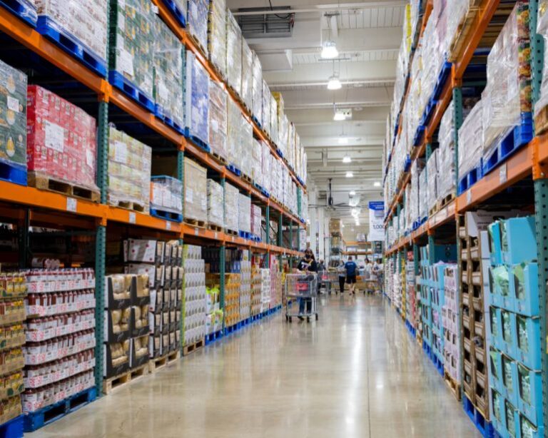 Alta do preço da cerveja nos bares e no varejo supera inflação em novembro