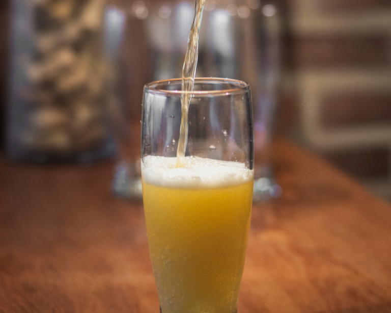 Cerveja começa 2024 com inflação moderada e menor do que o IPCA