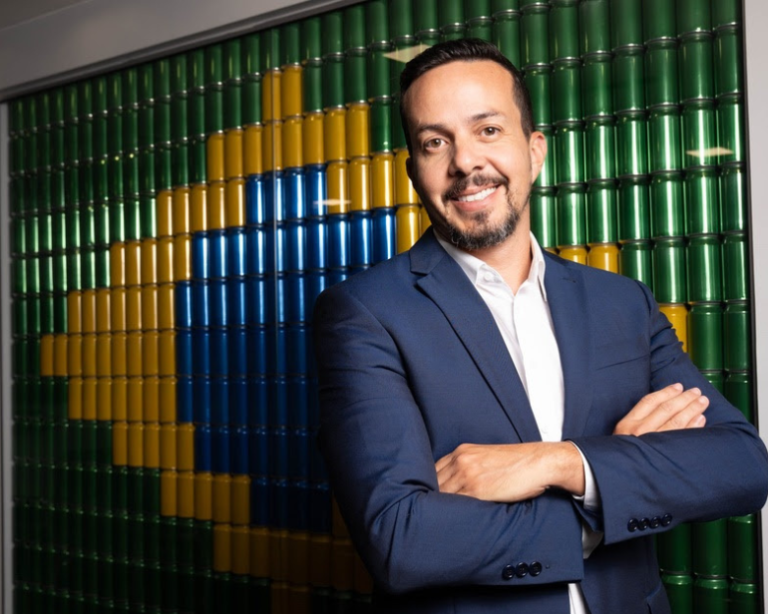 Venda de latas se recupera e cresce em 2023, mas fica abaixo do nível de 2021