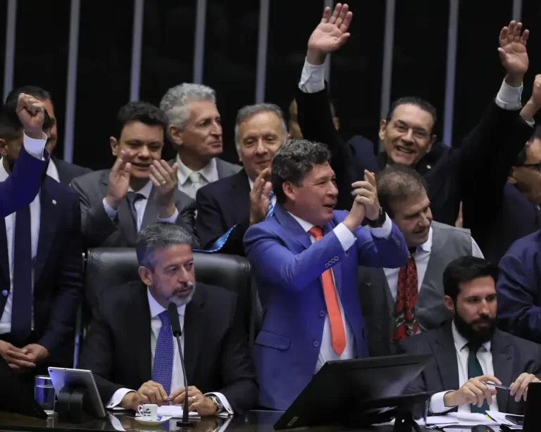 Câmara rejeita Substituição Tributária e aprova Reforma favorável ao setor