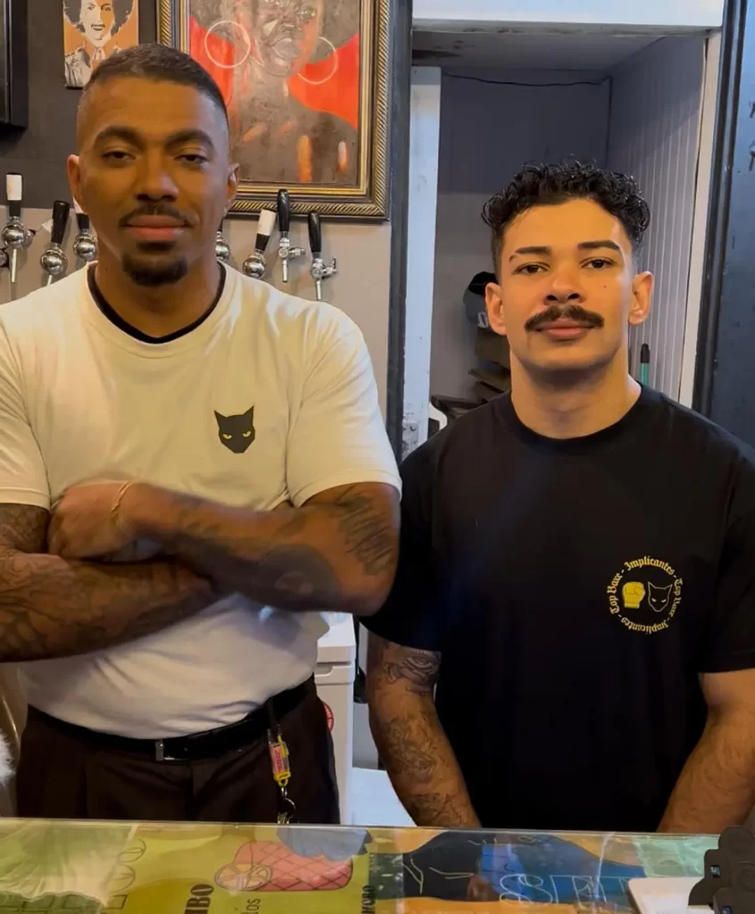 Marcelo Moreira (direita) ao lado de Daniel Dias, ambos sócios da Cervejaria Implicantes e bar Mocambo (Crédito: Implicantes)