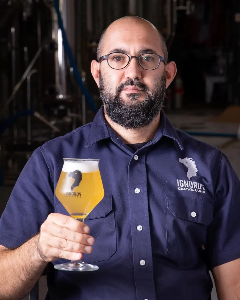 Marcelo Popi, sócio-administrador da Ignorus, implementou a escala de trabalho 4x3 na fábrica com objetivo de melhorar a qualidade de vida (Crédito: Divulgação / Ignorus Cervejaria)