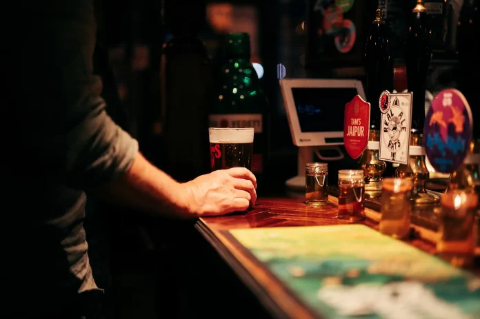 Da região conhecida como West Midlands, o Tamworth Tap foi eleito o melhor pub. Ele fica na cidade de Tamworth, em Staffordshire, na Inglaterra (Crédito: Tamworth Tap / CAMRA / Divulgacão)