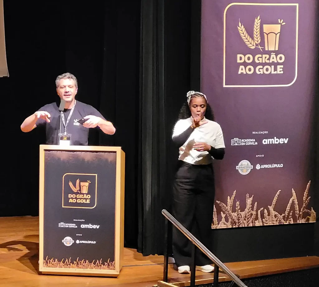 Alexandre Esber, gerente da Academia da Cerveja, ressaltou a importância de promover discussões e oferecer novas visões sobre a cerveja (Crédito: Luís Celso Jr. / Guia da Cerveja)