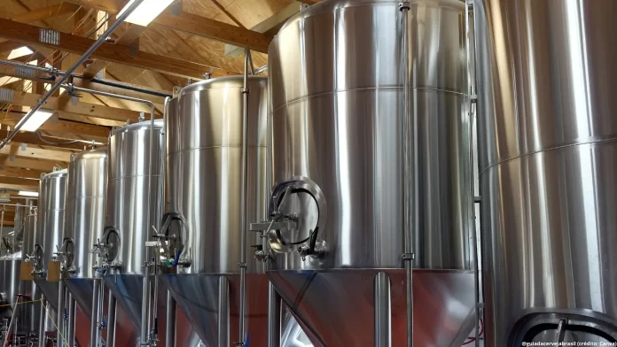 Minuta de Portaria visa estabelecer requisitos e controles de programas permanentes de boas práticas de fabricação de bebidas (Crédito: Canva)