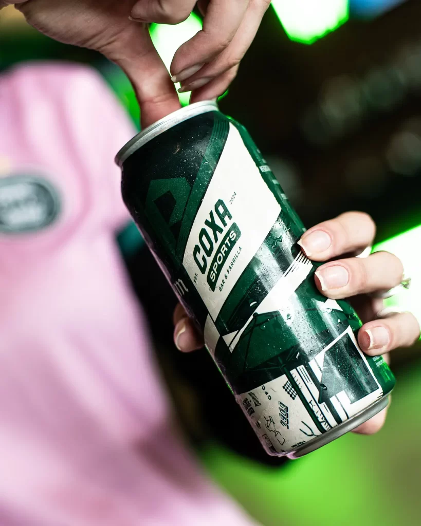 Cerveja Mutum Cavalo, da Ignorus, em edição especial com rótulo avlviverde (Crédito: Divulgação)