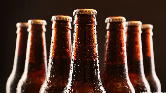 Índice de ruptura de estoque aponta que houve maior indisponibilidade de cerveja nos mercados em setembro (Crédito: Canva)