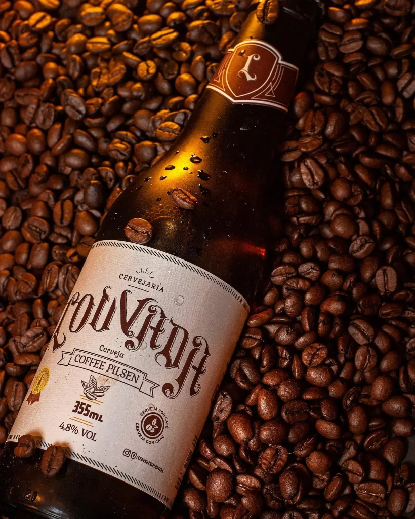 Pilsen com café da Cervejaria Louvada faturou medalha de prata no Best of Show da Copa Cerveja Brasil 2025 (Crédito: Divulgação/ Louvada)