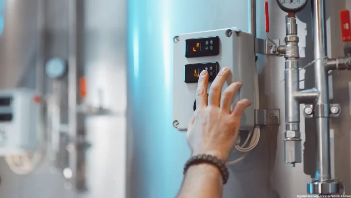 Na prática, pequenas e médias cervejarias conseguem implantar rastreabilidade digital usando ferramentas simples, desde que o sistema seja disciplinado e consistente (Crédito: Canva.com)