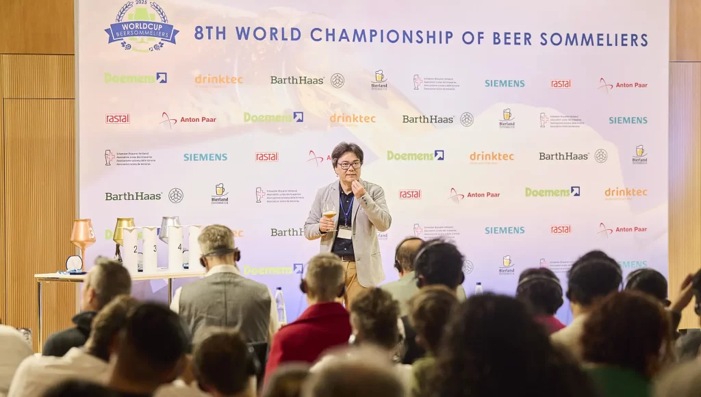Rodrigo Sawamura se tornou o único sommelier de cervejas das Américas a disputar a final do Campeonato Mundial três vezes (Holger Rauner / YONTEX GmbH & Co KG-2)