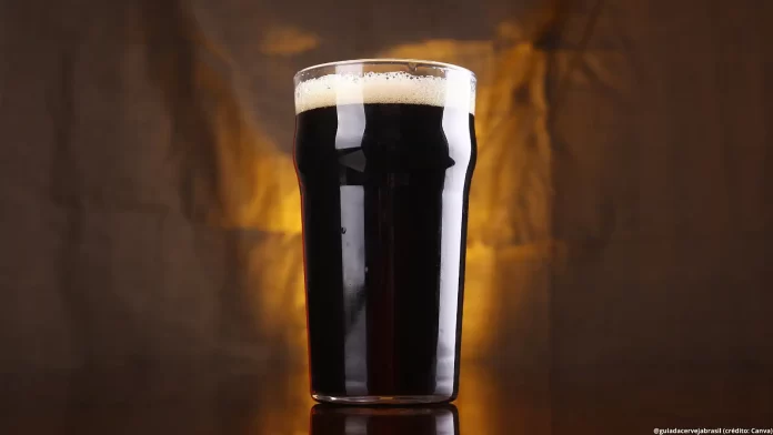 As cervejas Stout são derivadas das antigas Porters, estlo de cerveja preferido dos trabalhadores durante a Revolução Industrial (Crédito: Canva.com)