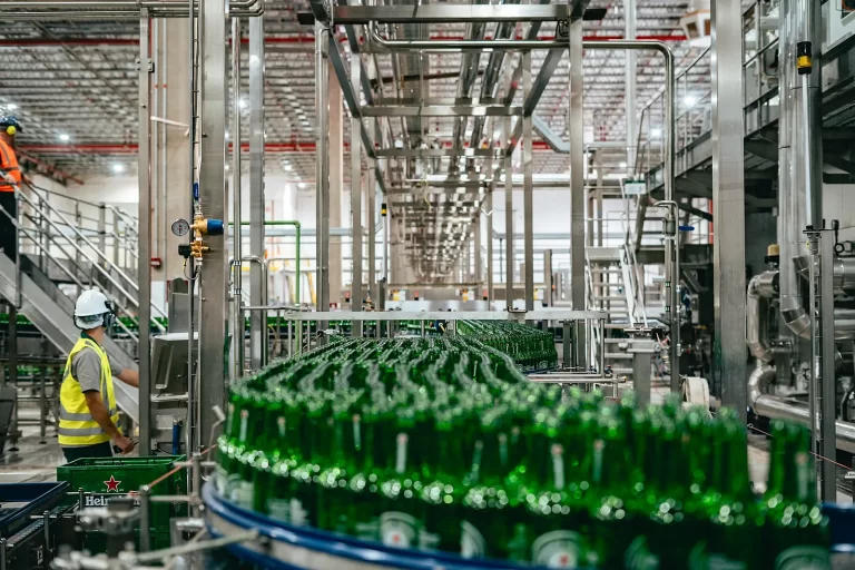 Fábrica bilionária da Heineken em Passos dobra aposta da empresa no mercado brasileiro