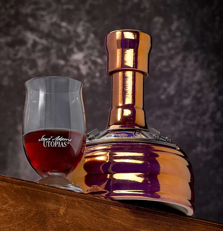 Cerveja Samuel Adams Utopias 2025 é uma bebida sem gás e a garrafa pode ser aberta e fechada facilmente, para permitir que seja apreciada em pequenos goles (Foto: Reprodução / Samuel Adams)