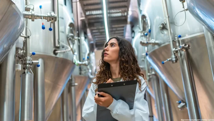 O novo Decreto 12.709 traz mudanças importantes na regulamentação de bebidas no Brasil (Crédito: Canva.com)