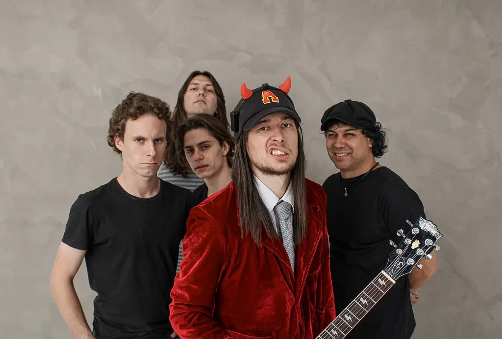 Banda Youngs AC/DC Cover será uma das atrações do evento da Bodebrown neste sábado (Foto: Renan Lima)