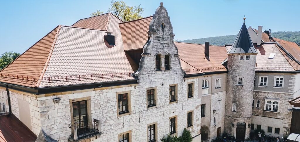 Schneider Weisse adquiriu a Weltenburger Klosterbrauerei, considerada a cervejaria mais antiga do mundo feita em monastério, fundada em 1050