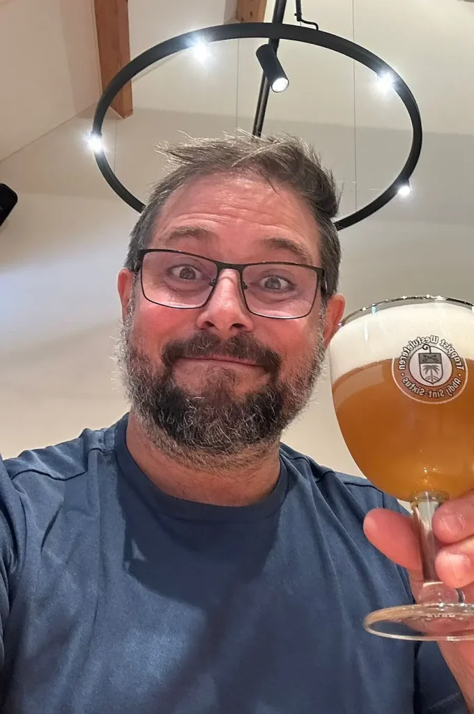 Angelo Nunes é sommelier de cervejas e dono do perfil Caçador de Cerveja no Instagram (Crédito: Arquivo Pessoal)